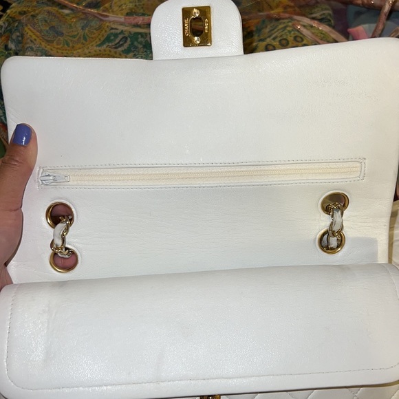 Vintage white Chanel classic flap - Picture 9 of 14